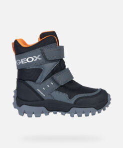 Geggjaðir Vatnsheldir Kuldaskór Frá Geox, Með Frönskum Rennilás Svo Auðvelt Er Að Fara Í Og Úr Þeim. Boy’s Protective Waterproof Ankle Boot With A Sporty Feel And An Outdoor Vibe. Cast In A Mixture Of Black And Orange, Himalaya Abx Is The Ultimate Piece Of Footwear For Fun And Games, Even When The Weather Is Harshly Cold. It Has Been Made From Nylon And A Printed Leather-Effect Material, Resting On A Cushioning Outsole With An Outstanding Grip And Fastening With A Double Riptape Closure For A Quick And Easy Foot Entry. - Húnar - Ec W20024 00