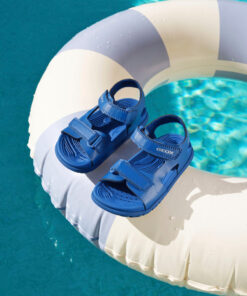 Water-Resistant Junior Sandal Created With Open-Air Adventures In Mind. Cast In A Monochrome Royal-Blue Palette, This Sporty-Looking Piece Of Footwear Is Lightweight, Flexible And Easy To Adjust. Crafted From A Quick-Drying Leather-Effect Material, It Is Set On A Tough Outsole With An Outstanding Grip On Slippery Terrain Too. - Húnar - Ec X20502 91