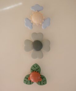 &Lt;H4&Gt;Mushie’s Spinner Toy In Playful Designs Will Stimulate The Imagination Of Little Ones. The Toy Is Made From Plastic And Food-Grade Silicone And Is Designed To Create Sensory Experiences For Children. It Also Has A Suction Feature That Ensures The Spinner Toy Stays In Place – This Prevents Accidental Drops And Encourages Independent Play. Try The Suction Feature On Doors, Chairs, In The Bathtub Etc. The Spinner Toy Is The Perfect Entertainment Both At Home And When You’re On The Go&Lt;/H4&Gt; &Lt;H4&Gt;Mushie Spinner Toy – Details&Lt;/H4&Gt; &Lt;Ul&Gt; &Lt;Li&Gt;Measurements: 4,5 X 12,6 X 12,6 Cm&Lt;/Li&Gt; &Lt;Li&Gt;Material: Plastic And Food-Grade Silicone&Lt;/Li&Gt; &Lt;Li&Gt;Recommended Age: 10+ Months&Lt;/Li&Gt; &Lt;/Ul&Gt; &Lt;H4&Gt;Care Instructions For Mushie Spinner Toy&Lt;/H4&Gt; &Lt;Ul&Gt; &Lt;Li&Gt;Clean With Warm, Soapy Water And Let Air Dry&Lt;/Li&Gt; &Lt;/Ul&Gt; - Húnar - Flat Lays 3 May 18 P