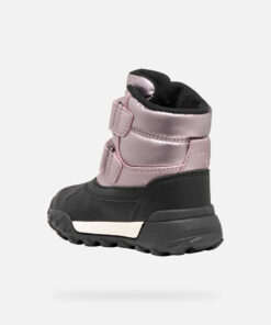 Hiking-Style Ankle Boot For Girls With A Design That Offers The Utmost Waterproofness And Breathability, Even In Wet Weather. The Pink Upper Has Been Made Of A Pearlescent Leather-Effect Material And Pearlescent Nylon. Trekkyup Abx Is The Ideal Solution For Open-Air Walks And Playtime, Guaranteeing Comfort And Protection, Even When The Weather Takes A Turn For The Worse. - Húnar - Ec Aa30523 30