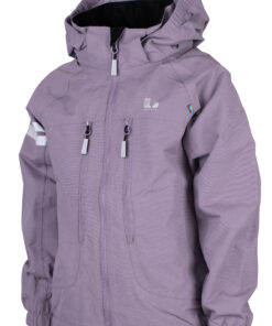 Lingbo skel jakki - Lavender 8 - Húnar Lingbo Er Skel Með Endingargóðu Vatnsheftandi Ystalagi Með Góðri Öndun. Hetta Sem Er Hægt Að Fjarlægja Og Gott Endurskin. Tilvalinn Í Leik Og Gleði. ≪Strong≫Helstu Eiginleikar≪Em≫:≪/Em≫≪/Strong≫ ≪Ol≫ ≪Li≫Slitsterk Úlpa Úr Næloni≪/Li≫ ≪Li≫10.000 Mm Vatnsheldni≪/Li≫ ≪Li≫5000 G/M2/24 Öndun≪/Li≫ ≪Li≫Vatnsheldir Límdir Saumar≪/Li≫ ≪Li≫Ykk Rennilásar≪/Li≫ ≪Li≫Gott Endurskin≪/Li≫ ≪Li≫2 Brjóstvasar≪/Li≫ ≪Li≫Hetta Sem Er Hægt Að Fjarlægja≪/Li≫ ≪/Ol≫ ≪Strong≫Efni:≪/Strong≫ 100% Nælon/100% Polyester ≪Strong≫Þvottameðhöndlun:≪/Strong≫≪Em≫ ≪/Em≫Þvoist Við Max 40° - Húnar - 2908 2000 S1 1