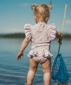 Sundbolur m.bleyju JUDITH - La/Ye 6 - Húnar A Comfortable Swimsuit Diaper That Have A Sun Protection Fabric With Upf 50+. Perfect To Use Outside During Summer As Well As Inside, In The Pool. The Soft, Elastic Bands Makes It Well-Fitted And Gives The Baby Maximum Freedom Of Movement. The Product Is Oeko-Tex® Standard 100 Certified. ≪Ul≫ ≪Li≫≪Strong≫Surface Treatment:≪/Strong≫ Sun Protection (Upf) 50+≪/Li≫ ≪Li≫≪Strong≫Material:≪/Strong≫ 83% Nylon, 17% Elastane, Oeko-Tex® Standard 100≪/Li≫ ≪Li≫≪Strong≫Washing Advice:≪/Strong≫ 30 Degrees (Mild Process)≪/Li≫ ≪/Ul≫ - Húnar - 3432 2008 D5 2