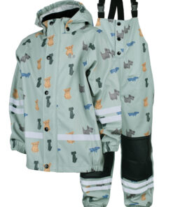 Vattholma regngalli - Grn/Gr 3 - Húnar Vattholma Buxur Og Jakki. Það Er Hægt Að Taka Hettuna Af Þegar Hentar Og Buxurnar Eru Með Styrkingum Á Hnjám. Gott Endurskin Og Ól Undir Skálmum Sem Er Hægt Að Fjarlægja. Vatns- Og Vindheftandi Hlífðarfatnaður Fyrir Íslenskt Sumar.buxurnar Eru Með Stillanlegum Axlaböndum. ≪Strong≫≪Em≫Helstu Eiginleikar:≪/Em≫≪/Strong≫ ≪Ol≫ ≪Li≫8000 Mm Vatnsheldni≪/Li≫ ≪Li≫Gott Endurskin≪/Li≫ ≪Li≫Ól Undir Skálmum≪/Li≫ ≪Li≫Hetta, Sem Er Hægt Að Taka Af≪/Li≫ ≪/Ol≫ ≪Strong≫Efni:≪/Strong≫ ≪Ol≫ ≪Li≫100% Pu≪/Li≫ ≪Li≫Oeko-Tex® Standard 100≪/Li≫ ≪/Ol≫ ≪Em≫Þvottameðhöndlun:≪/Em≫ ≪Ol≫ ≪Li≫Þvoist Við Max 40°≪/Li≫ ≪Li≫Í Þurrkskáp Max 40°≪/Li≫ ≪/Ol≫ - Húnar - 3501 1002 F1 1